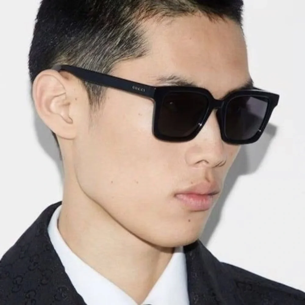 GUCCI
GG1582SK 001 | BLACK - Picture 2 of 10